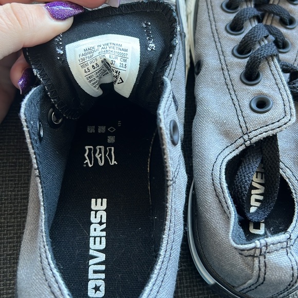 Women’s gray converse not sure if they have been worn at all - Picture 2 of 4